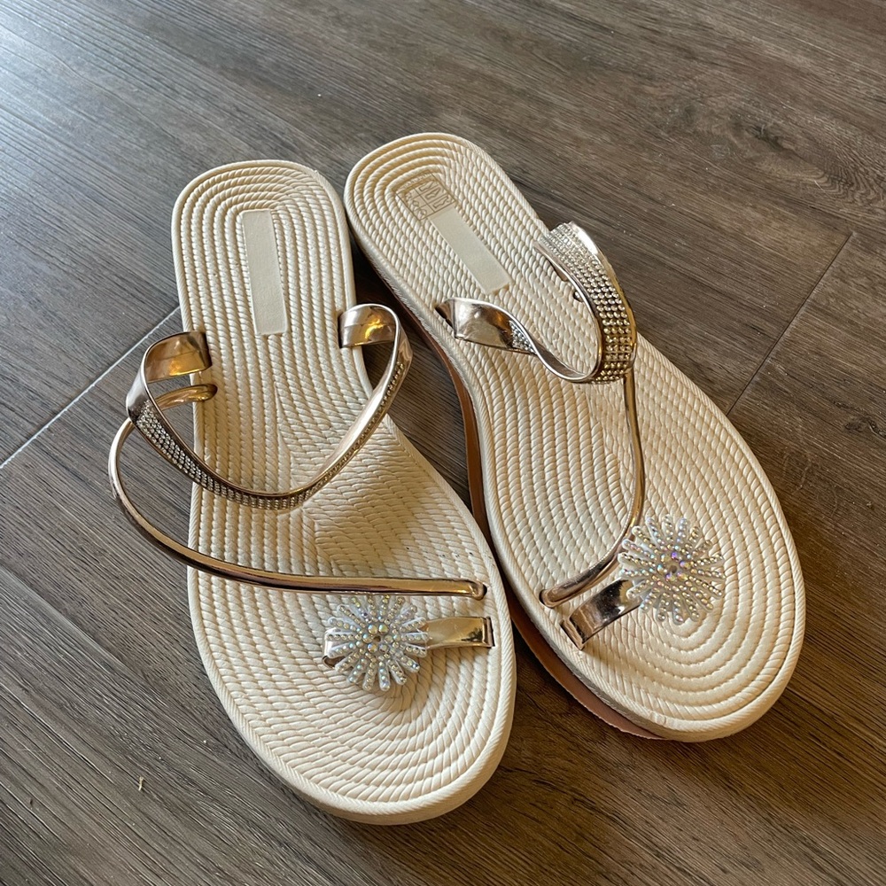 💗 4/$12 SHEIN Cream Sandals with Rhinestone Flower